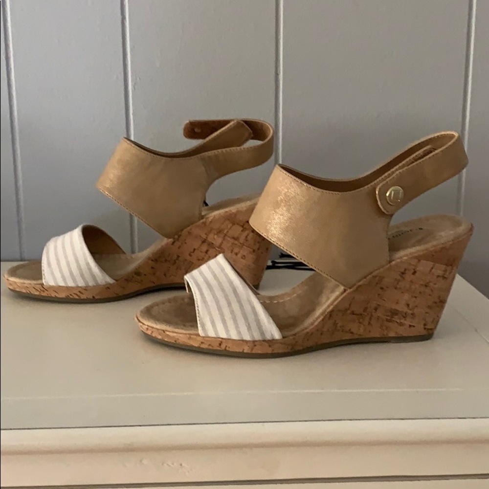 St John’s Bay women’s wedges never worn